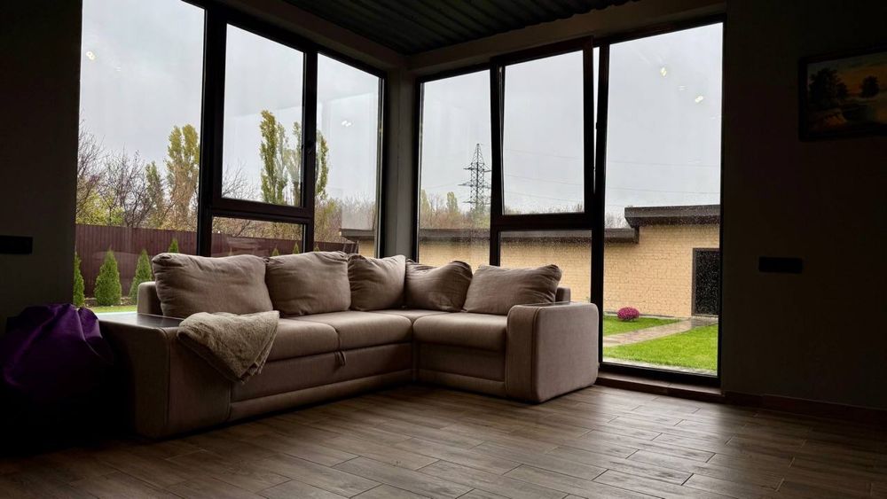 Оренда будиночка із басейном в приватному будинку.