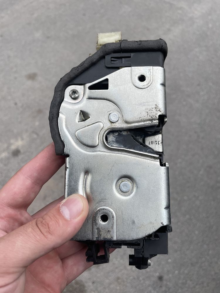 Замок дверей BMW e90,91,92