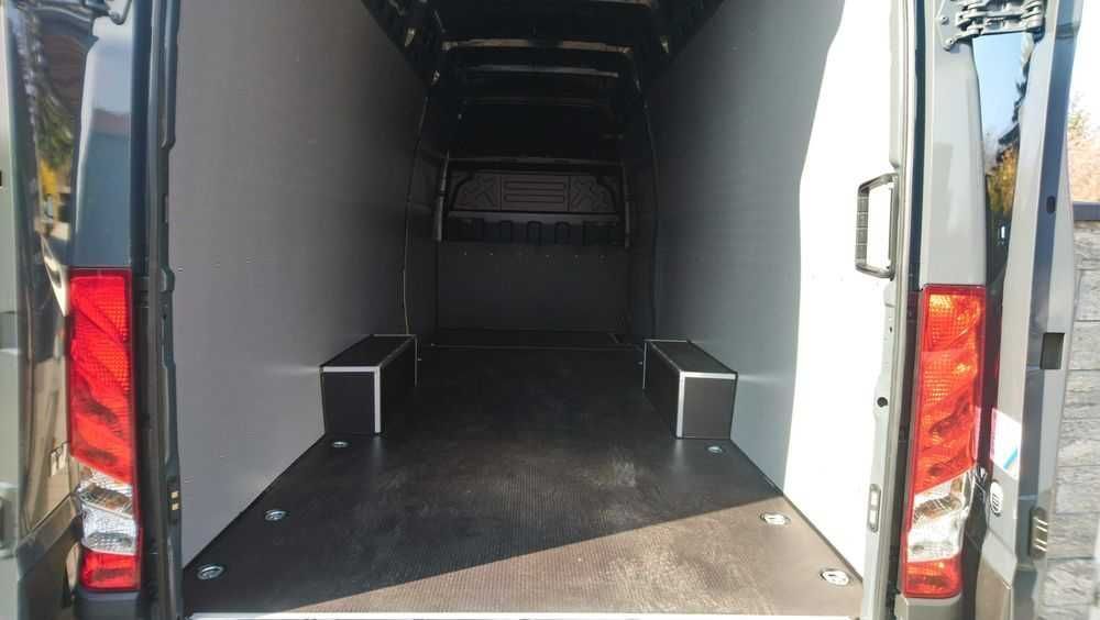 Iveco Daily L4H3- Profesjonalna zabudowa paki busa PREMIUM