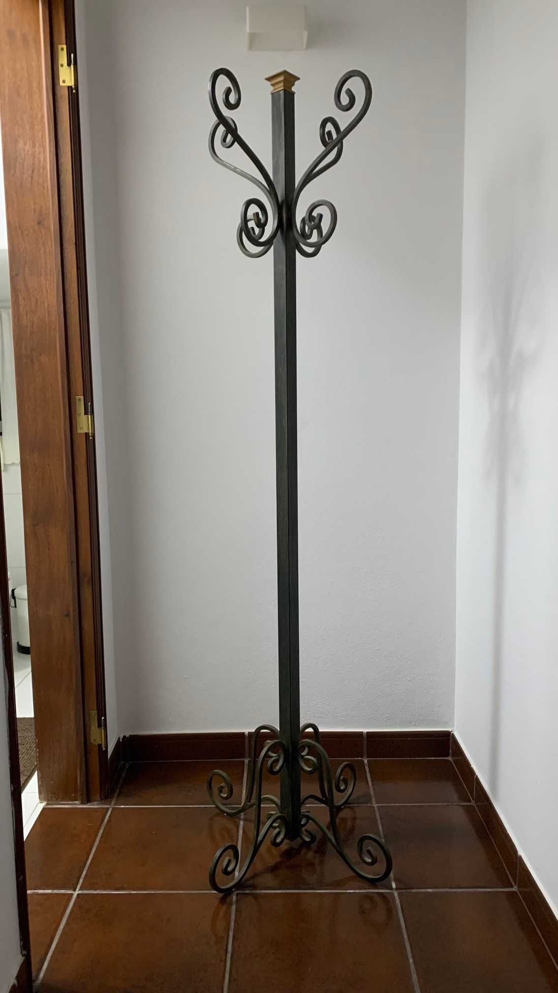 Bengaleiro em Ferro - Pesado e Robusto