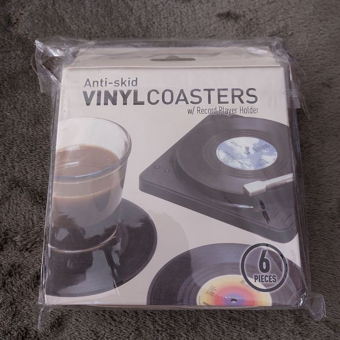 Bases para copos a imitar discos de vinil com suporte gira-discos