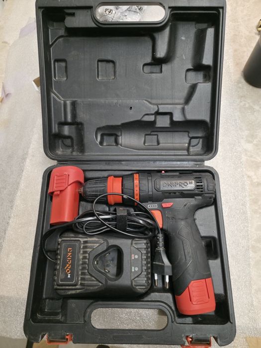 Шуруповерт Дніпро М 12В