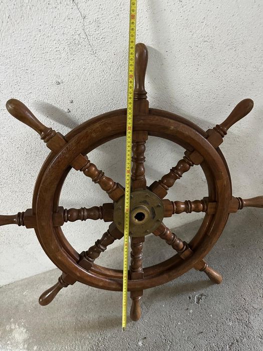 Roda de Leme Náutica em Madeira e Latão – Estilo Vintage