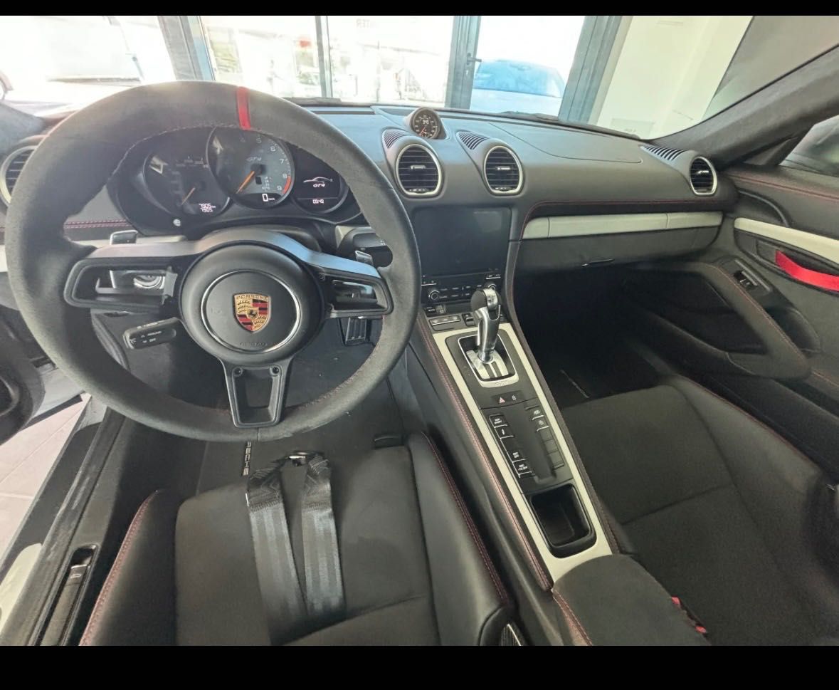 Porsche 718 cayman GT4