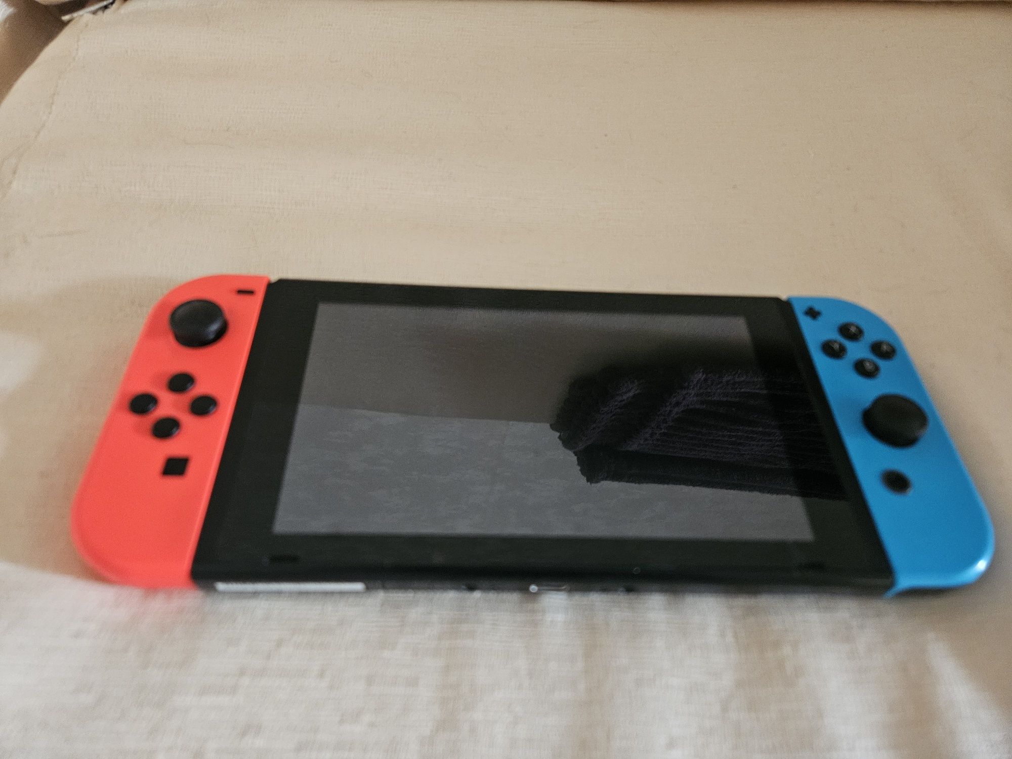 Nintendo Switch v1 + Acessórios + Zenda Breath of the Wild (cartucho)