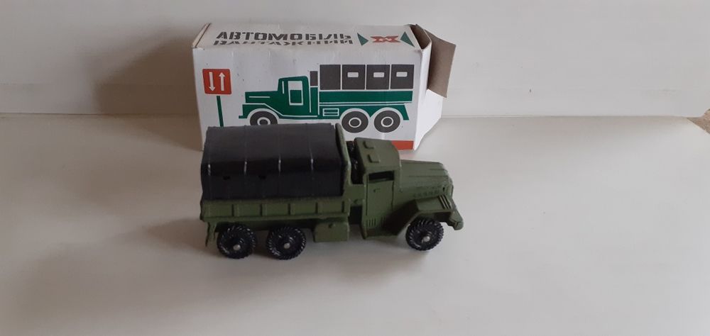 Военная техніка різна.