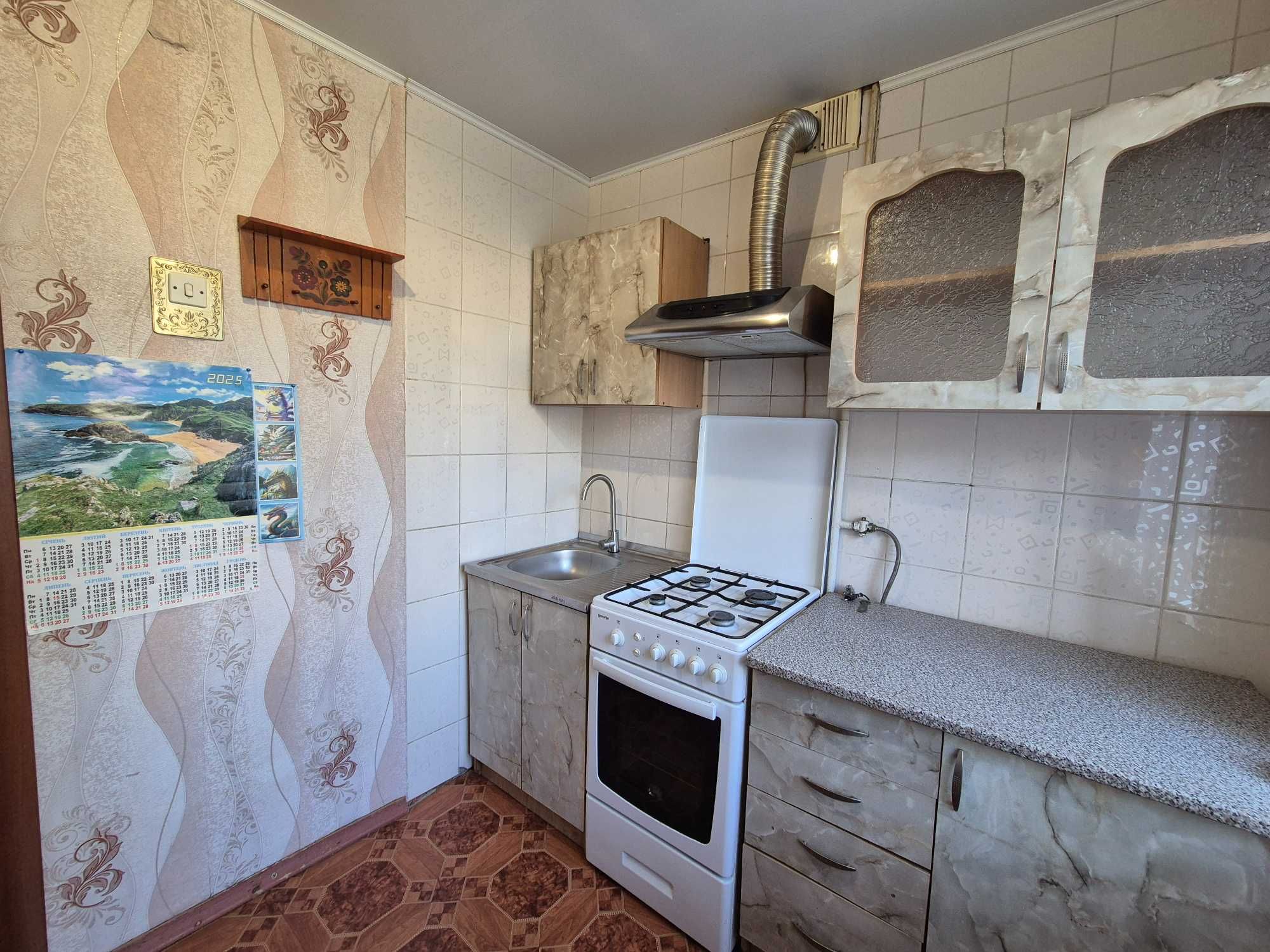 Алмазний продам 2-х кімнатну квартиру  4/5цегла кімнати окремі 45м