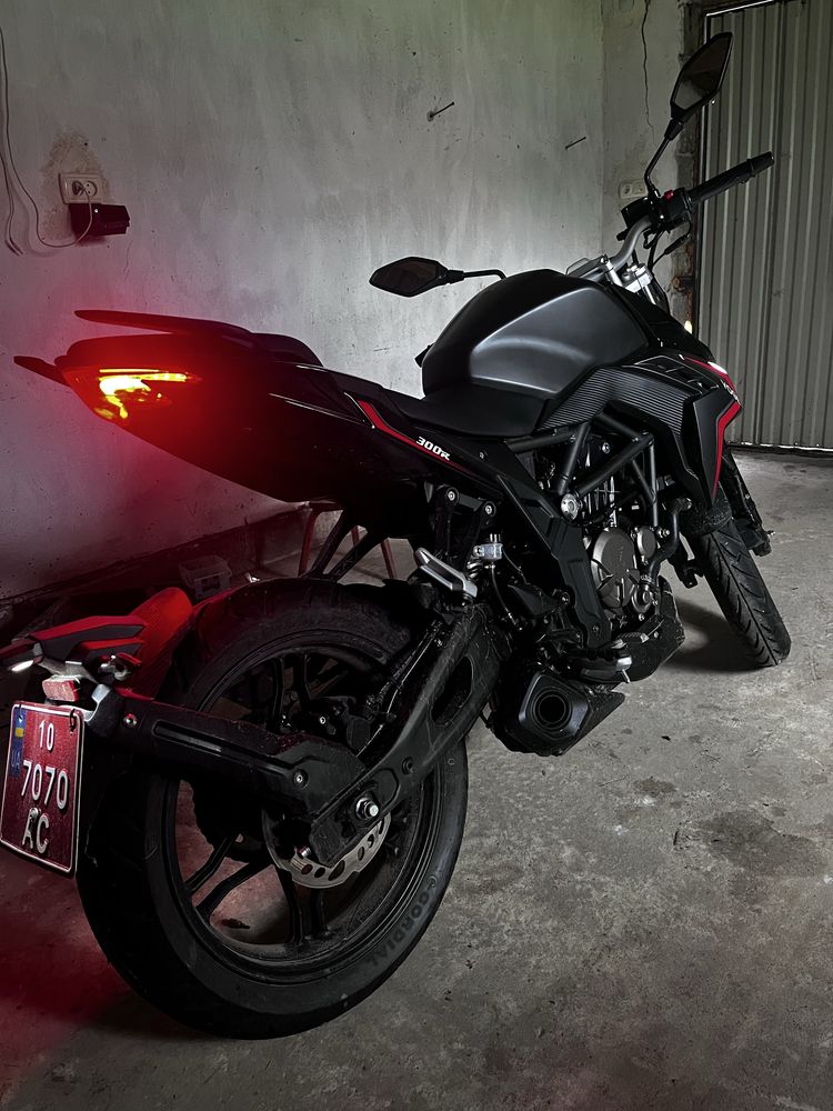 VOGE 300R (loncin lx300-6 CR6)