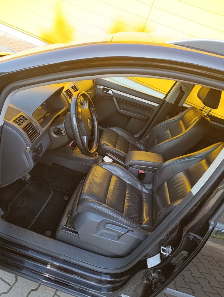 VW Touran Cross 200KM, możliwa zamiana z dopłatą