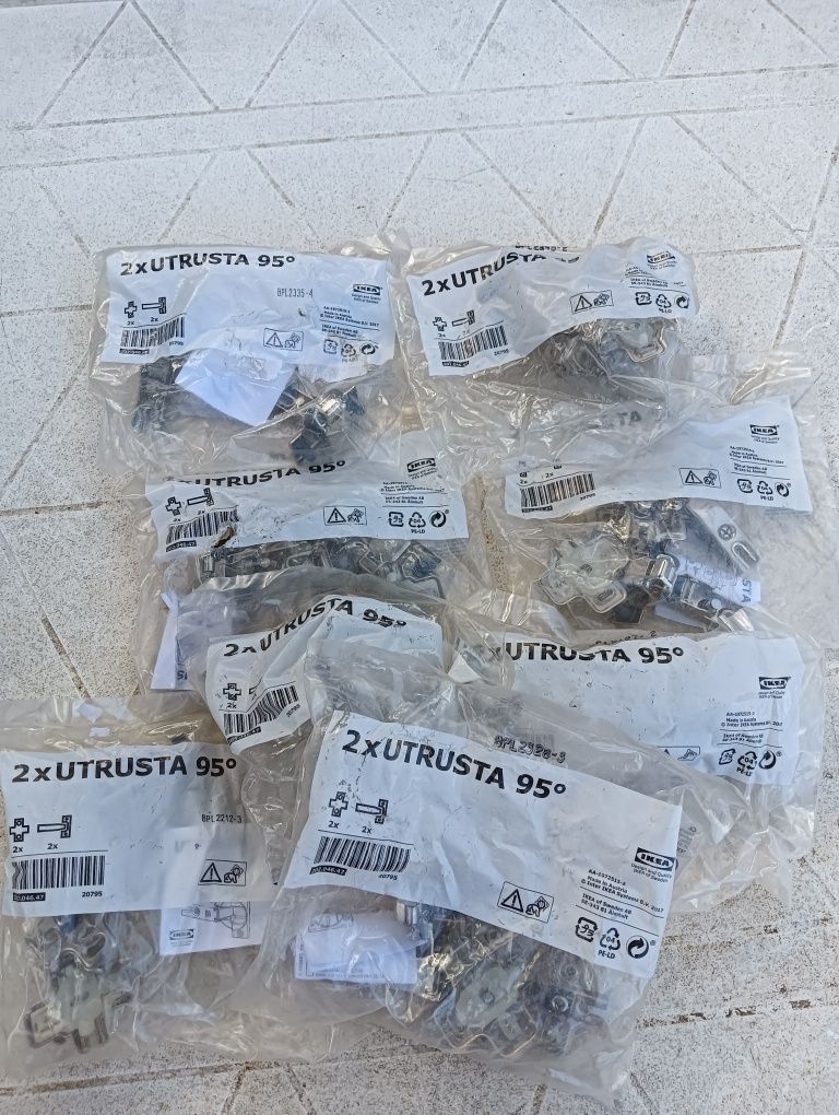 Vários artigos de cozinha IKEA novos.