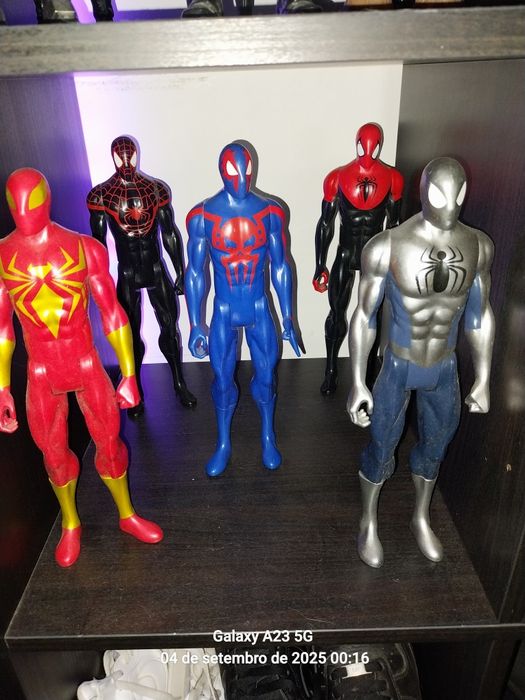 Figuras de 30cm de varios personagens de fantasia