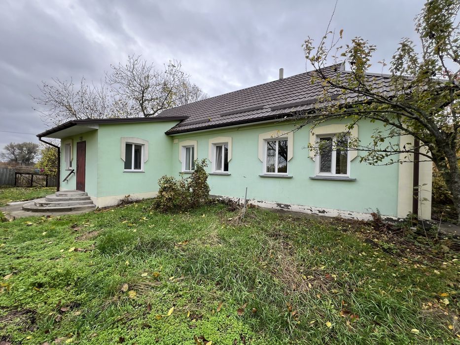 Продам хороший цегляний будинок зі зручностями в селі Узинської ОТГ