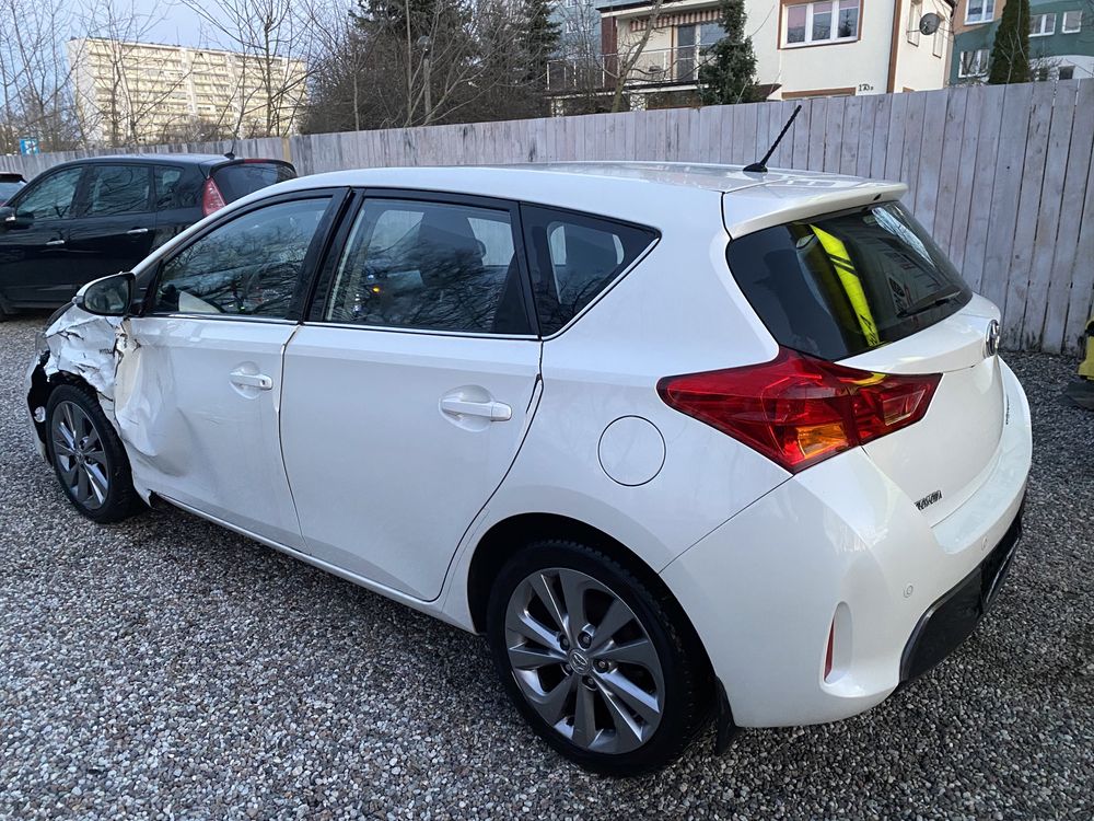 Toyota Auris Hybryda 1.8 benz 2014, 133 tys km klimatronik kamera alu