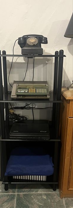 Estante util em qualquer lugar, como nova