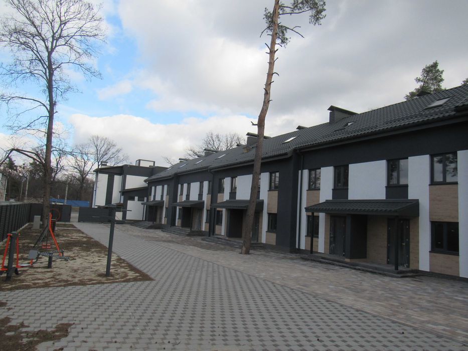 Продам таунхаус вул. Дахнівська р-н Соснівки ЖК "біля Соснового Бору"