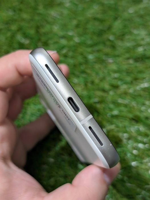 Google pixel Porcelain 8a 8/128Gb (20392) Neverlock  30 циклів