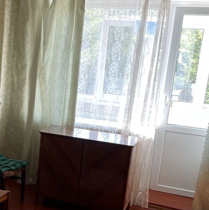 Здається квартира на довготривалий термін.