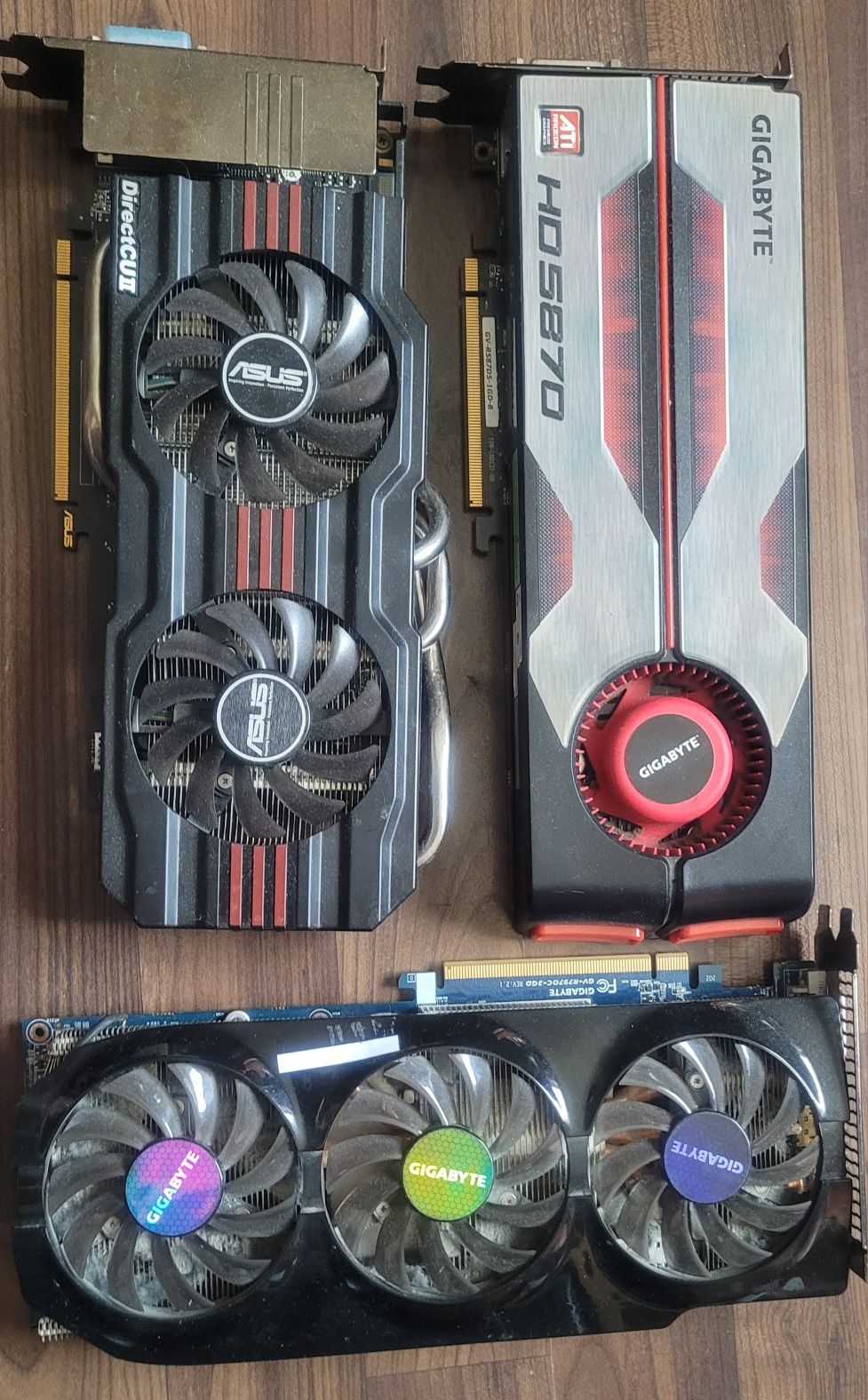 Zestaw kart graficznych Geforce Ati radeon
