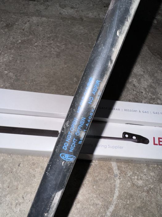 Амортизаторы багажника форд фокус 3