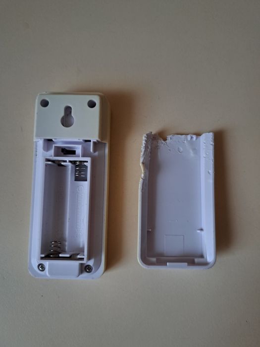 Радіобудильник з температурною станцією.