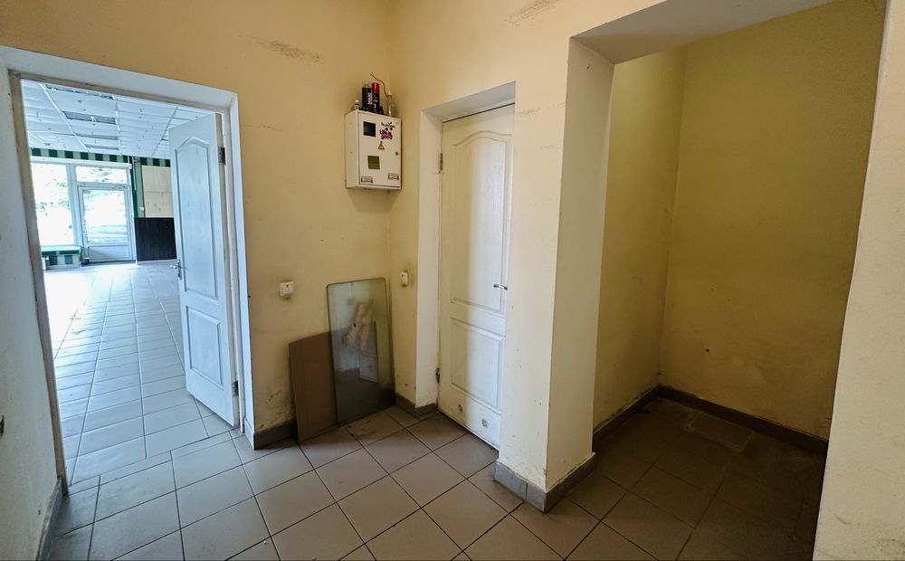 Оренда комерційне фасадне приміщення,трафікова локація вул.Мазепи 61