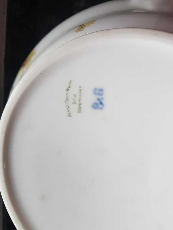 100-letnia waza porcelanowa sygn. B&G rumianki