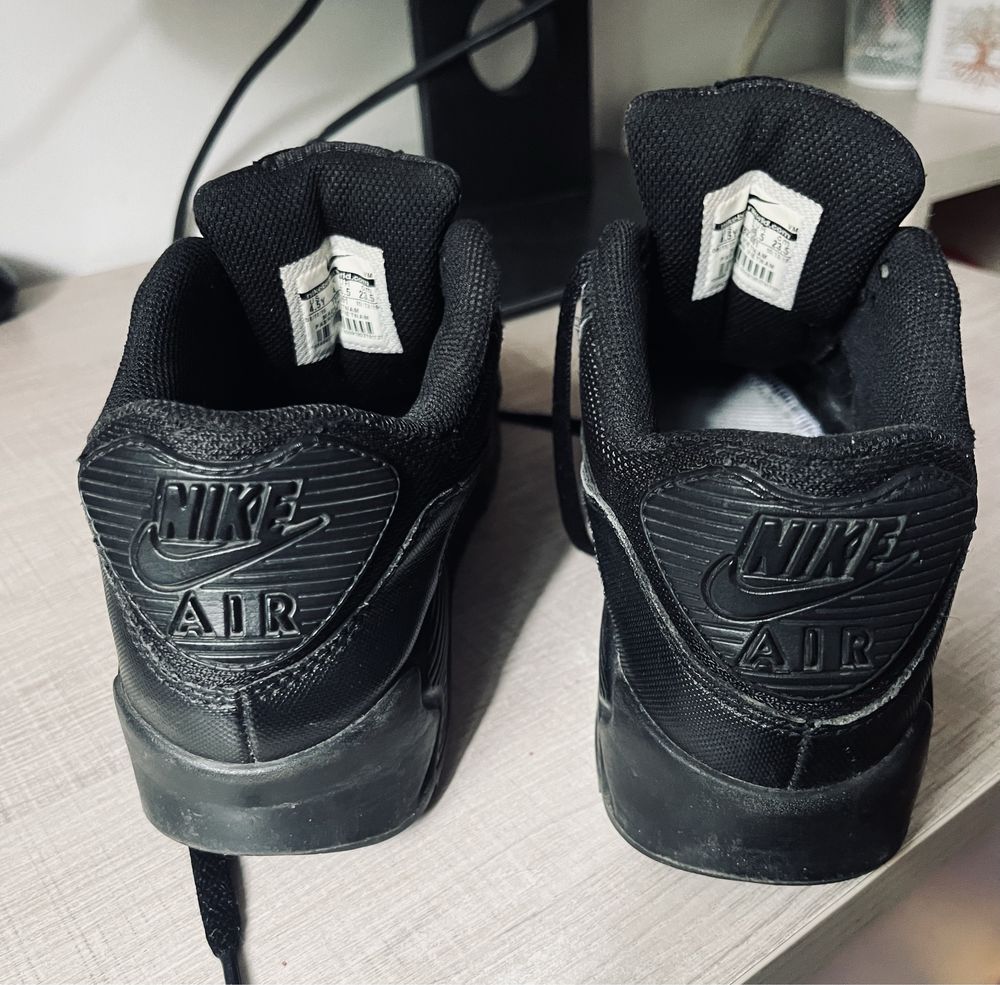Buty damskie czarne Nike Air Max 36,5 cm
