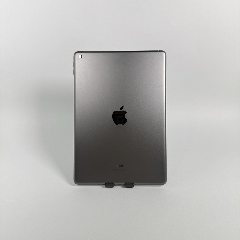 Планшет Apple iPad айпад 8 10.2 2020 32GB для детей работы игр