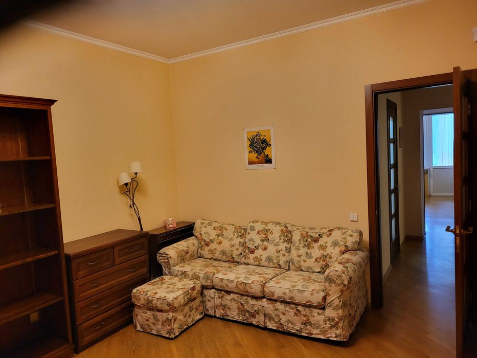 Здається в оренду 3к квартира, Оболонь, м. Мінська