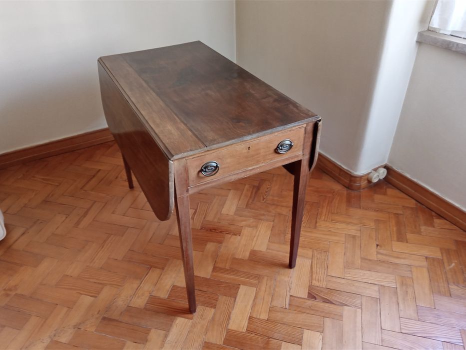 Mesa jantar Dona Maria, duas abas, duas gavetas