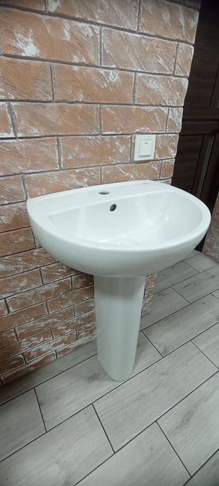 Продам умивальник на ніжці