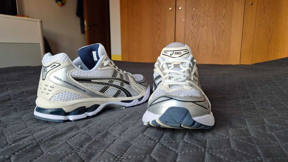 Ténis ASICS Gel Kayano 14  -  tamanho 42,5