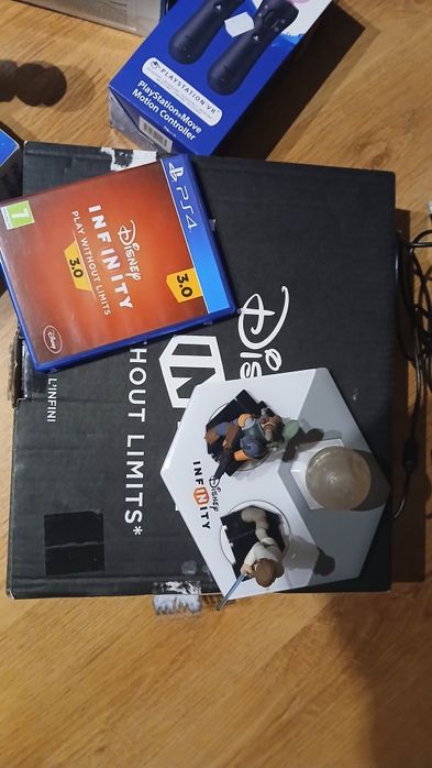 Konsola PS4 dysk 1Tb, zestaw VR gogle, AIM Control