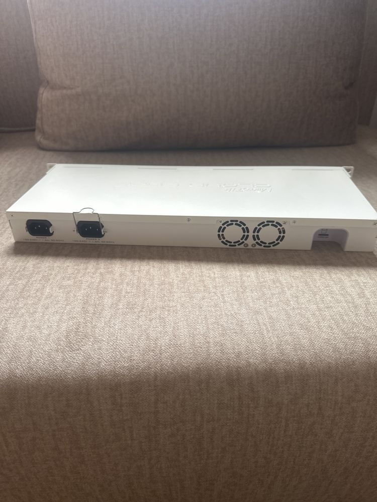 Profesjonalny Router MikroTik Cloud Core Router CCR1009-7G-1C-1S+