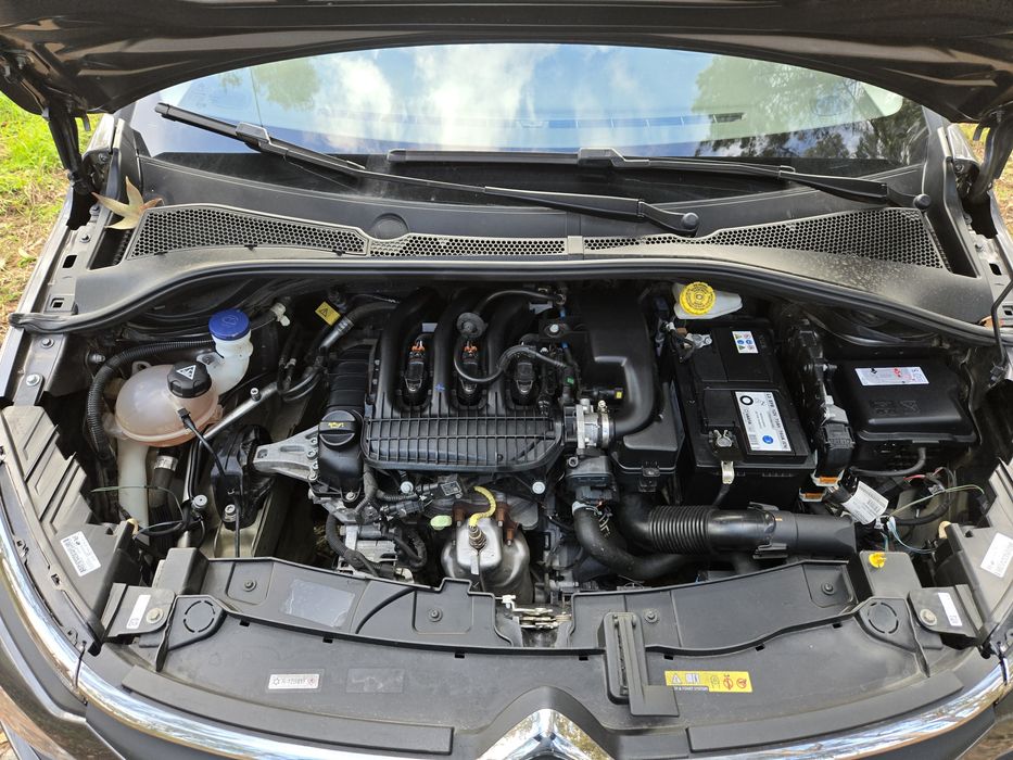 Carro como novo revisado esse mês . Com garantia da marca até 2027