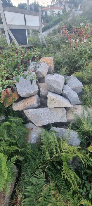 Pedra em segunda mão...valor só por mensagem