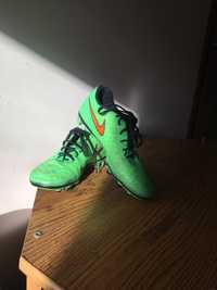 Korki nike magista club