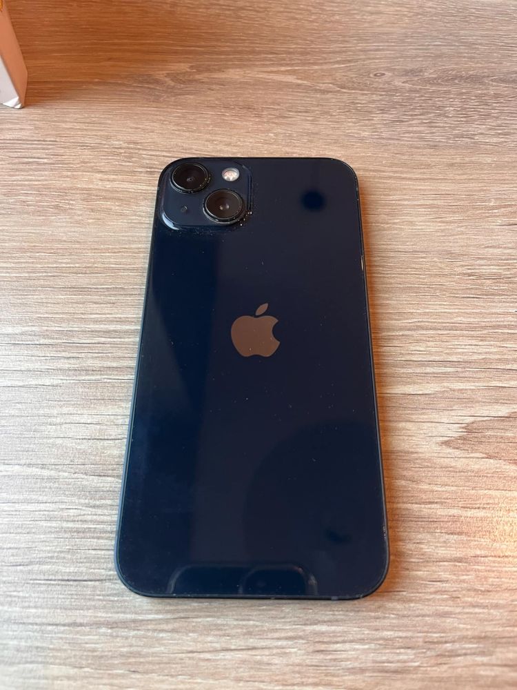 Iphone 13 black.
