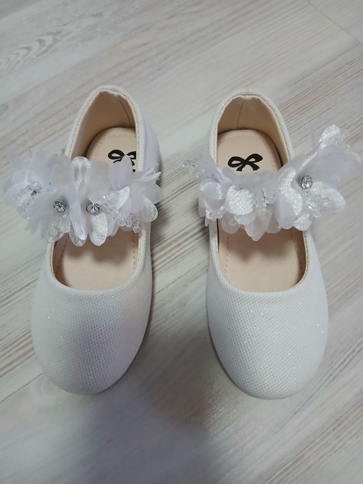 Продам дитячі нарядні туфельки.Нові.