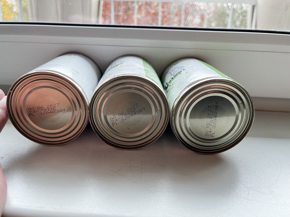 Karma dla piesków w puszce