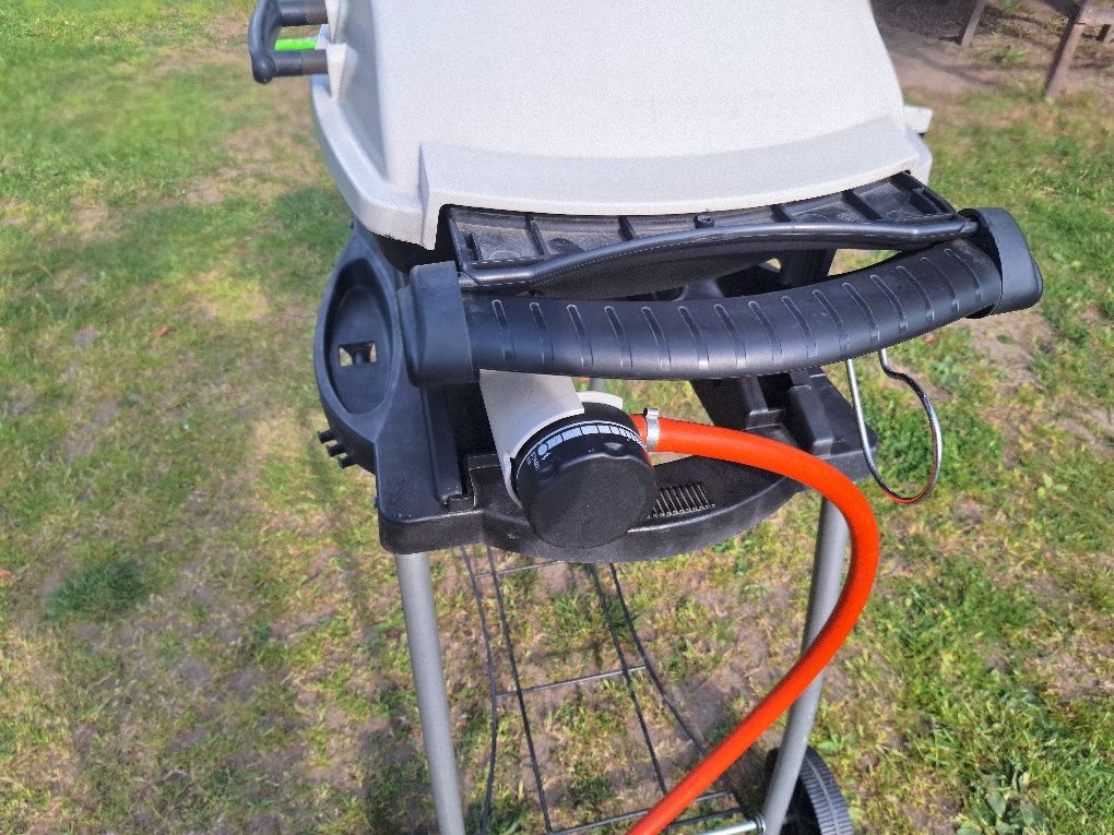 Grill gazowy Weber q200 + dedykowany stolik