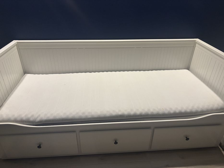 białe łóżko ikea
