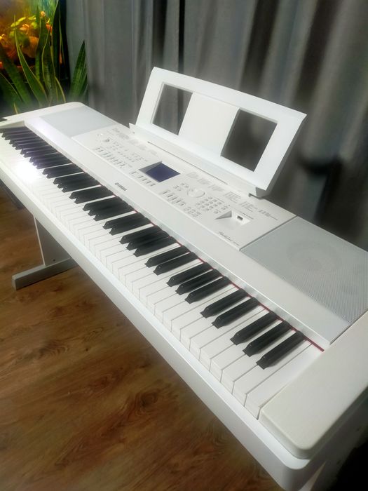 Цифровое пианино Yamaha DGX660 Portable grand(88кл). Состояние хорошее