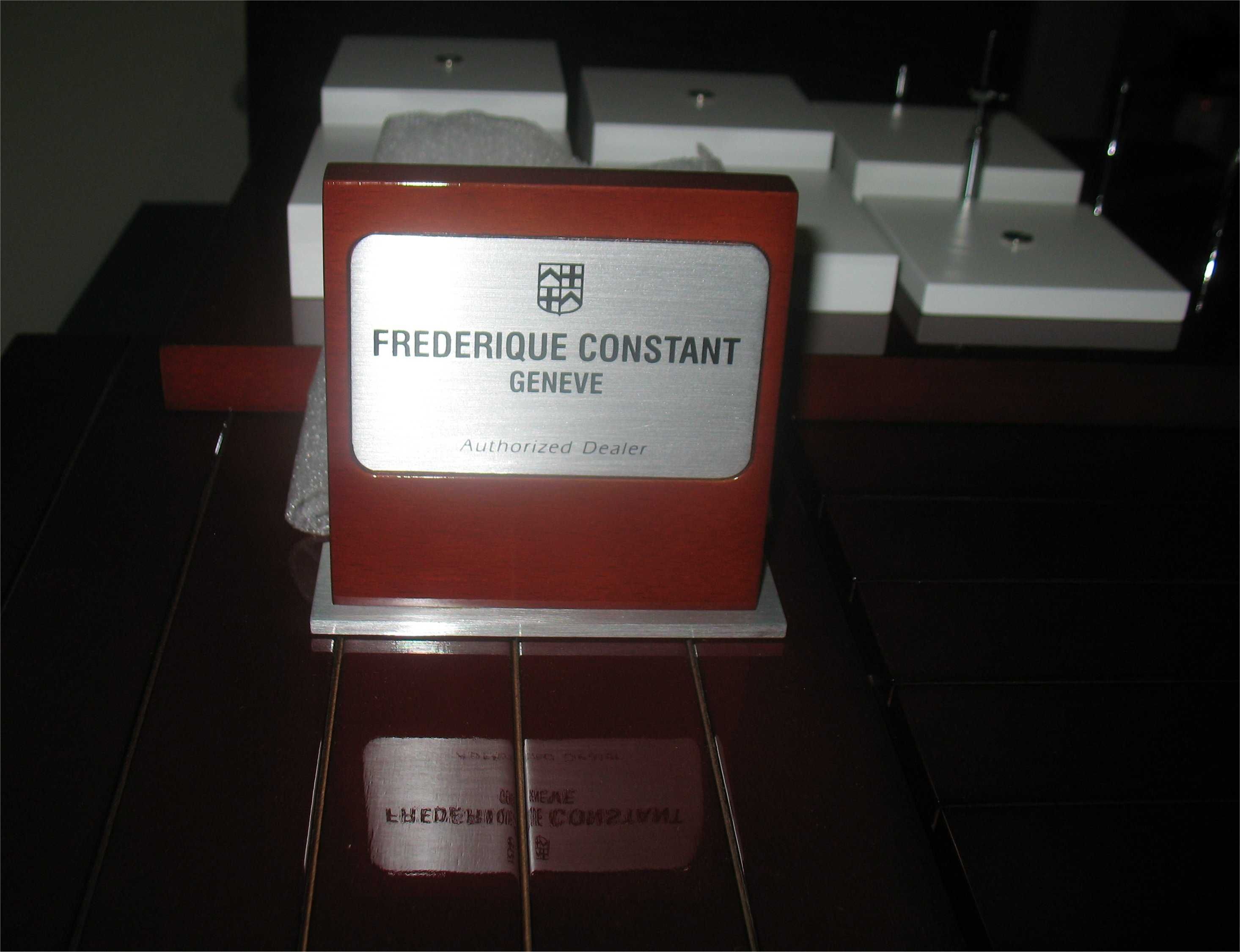 Frederique Constant Geneve - Expositor Profissional de Relógios