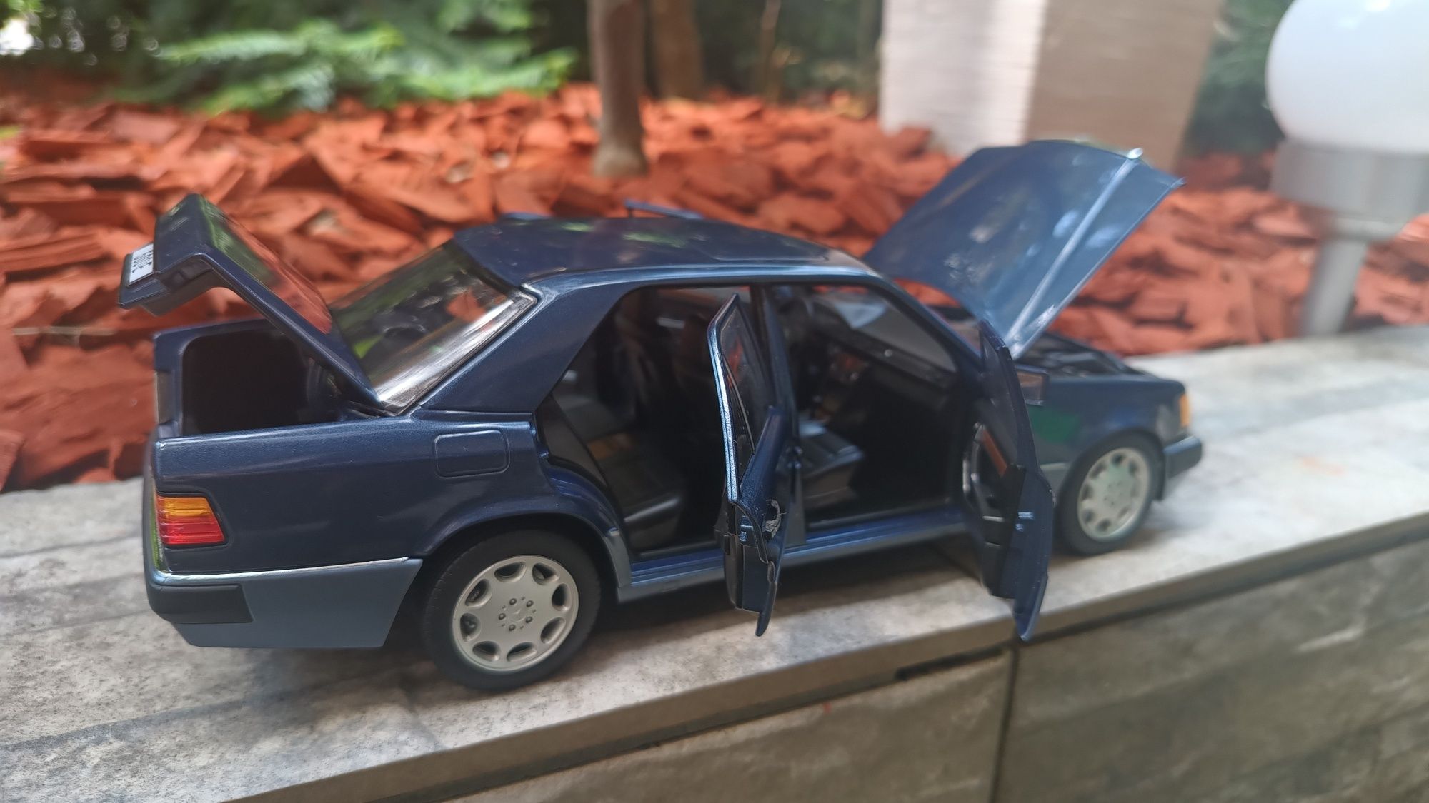 Model norev 1:18