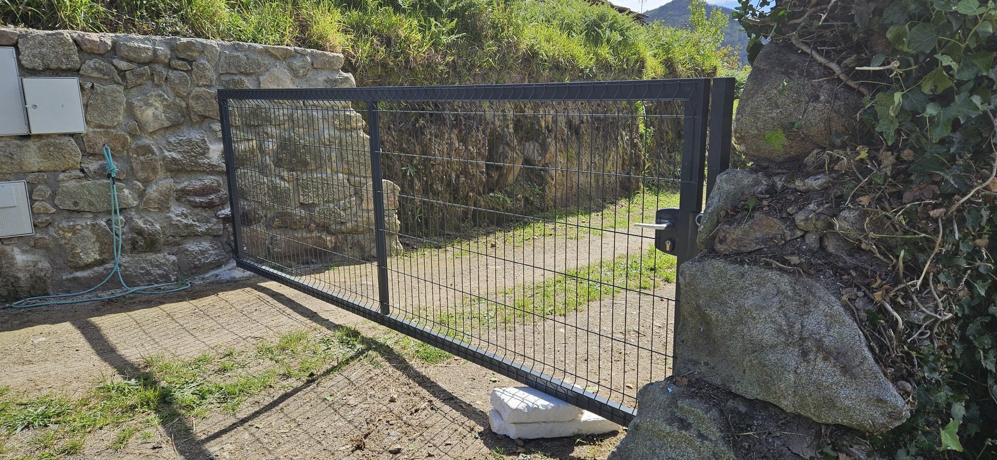Portoes jardim em painéis vedação