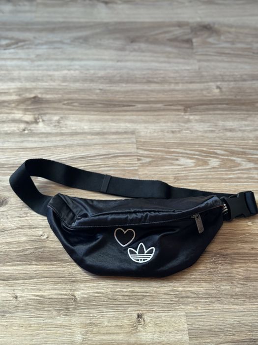 Бананка Adidas оригинал