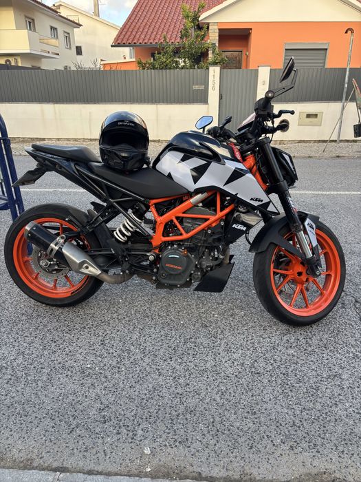 KTM Duke 125 de 2022 + Extras
