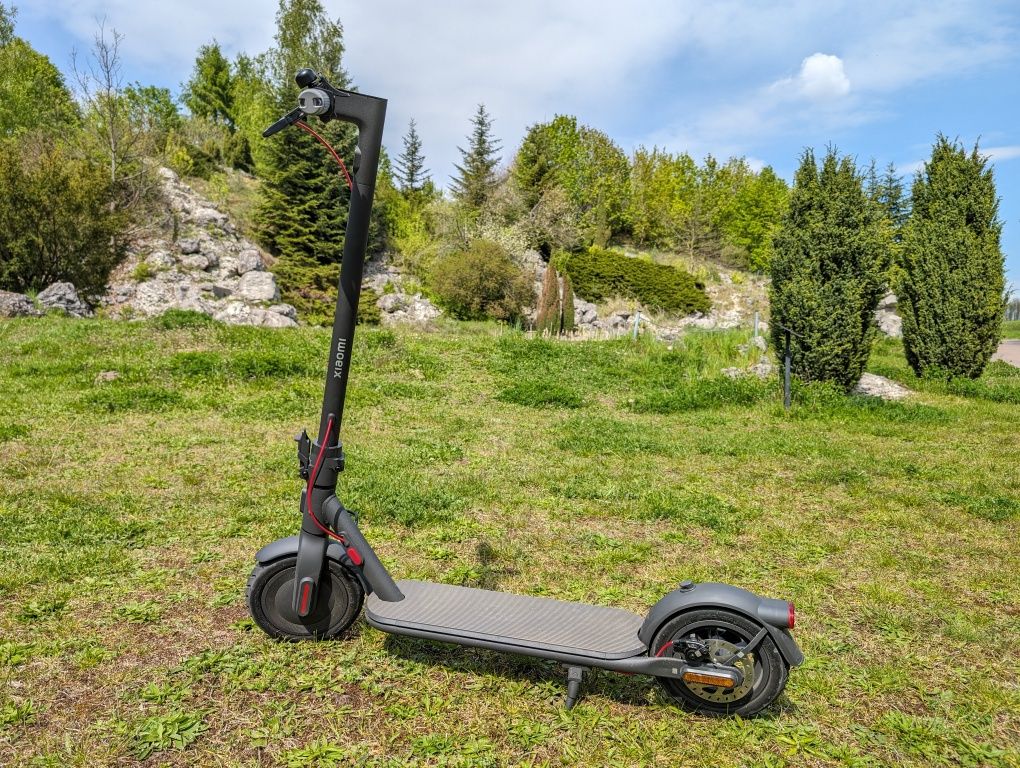 Hulajnoga elektryczna Xiaomi Electric Scooter 4 (praktycznie nowa)