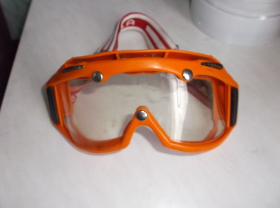Очки защитные для спорта или стройки, работы с инструментом и станками